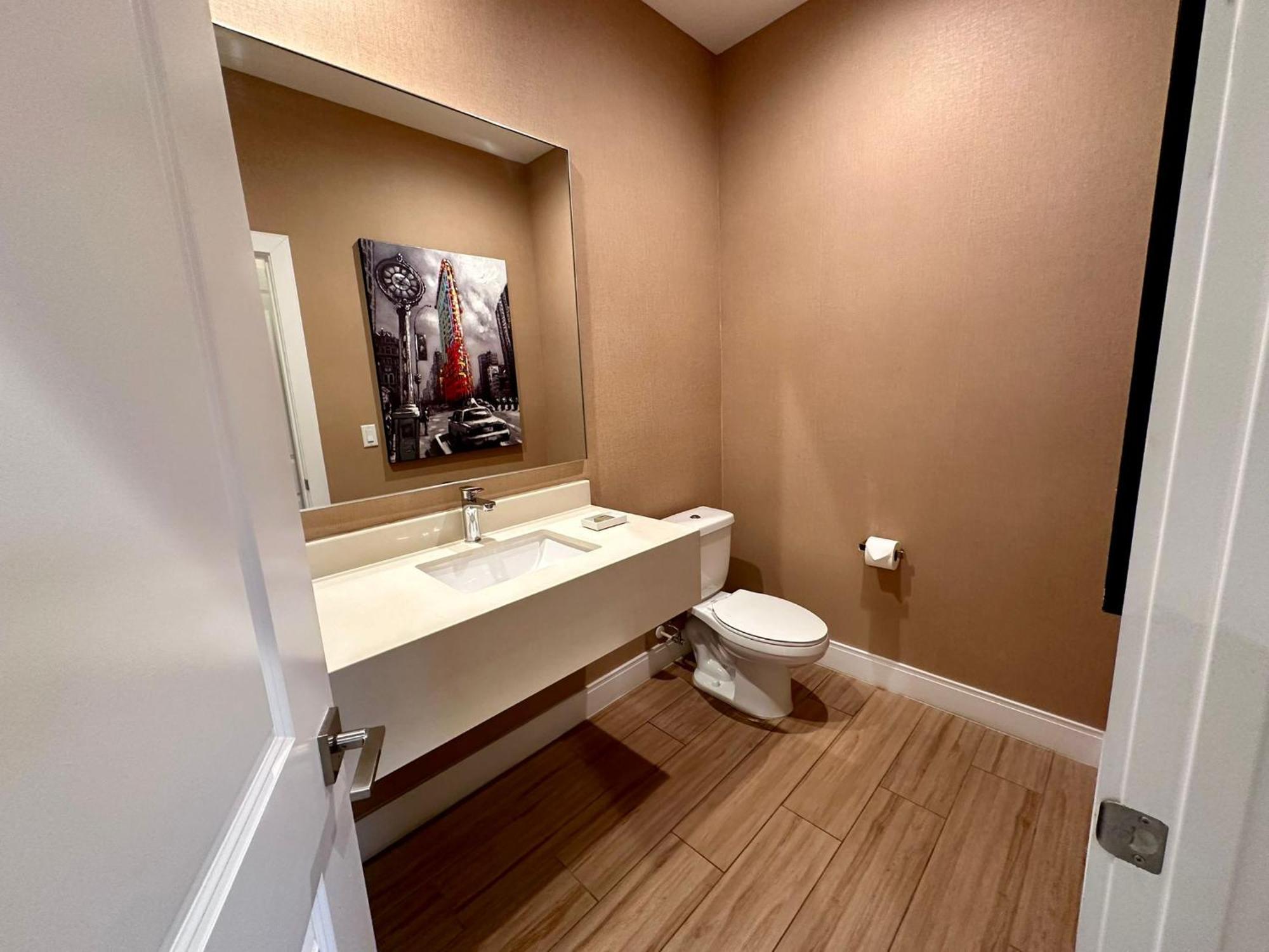 Luxury Home In Orlando With Private Hot Tub - 7 Min From Disney Parks - 3 Bedrooms And 4 Bathrooms! 외부 사진