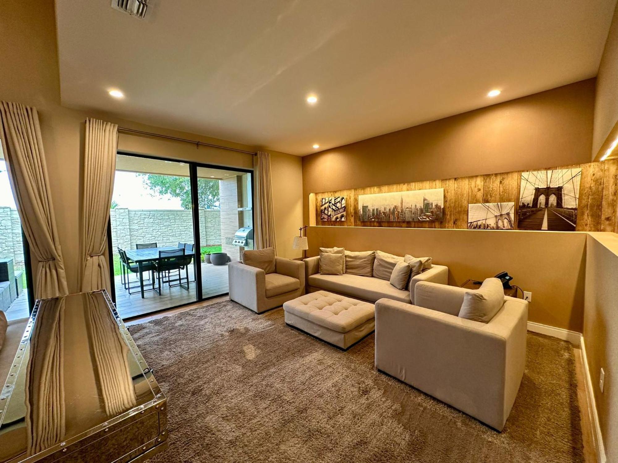 Luxury Home In Orlando With Private Hot Tub - 7 Min From Disney Parks - 3 Bedrooms And 4 Bathrooms! 외부 사진