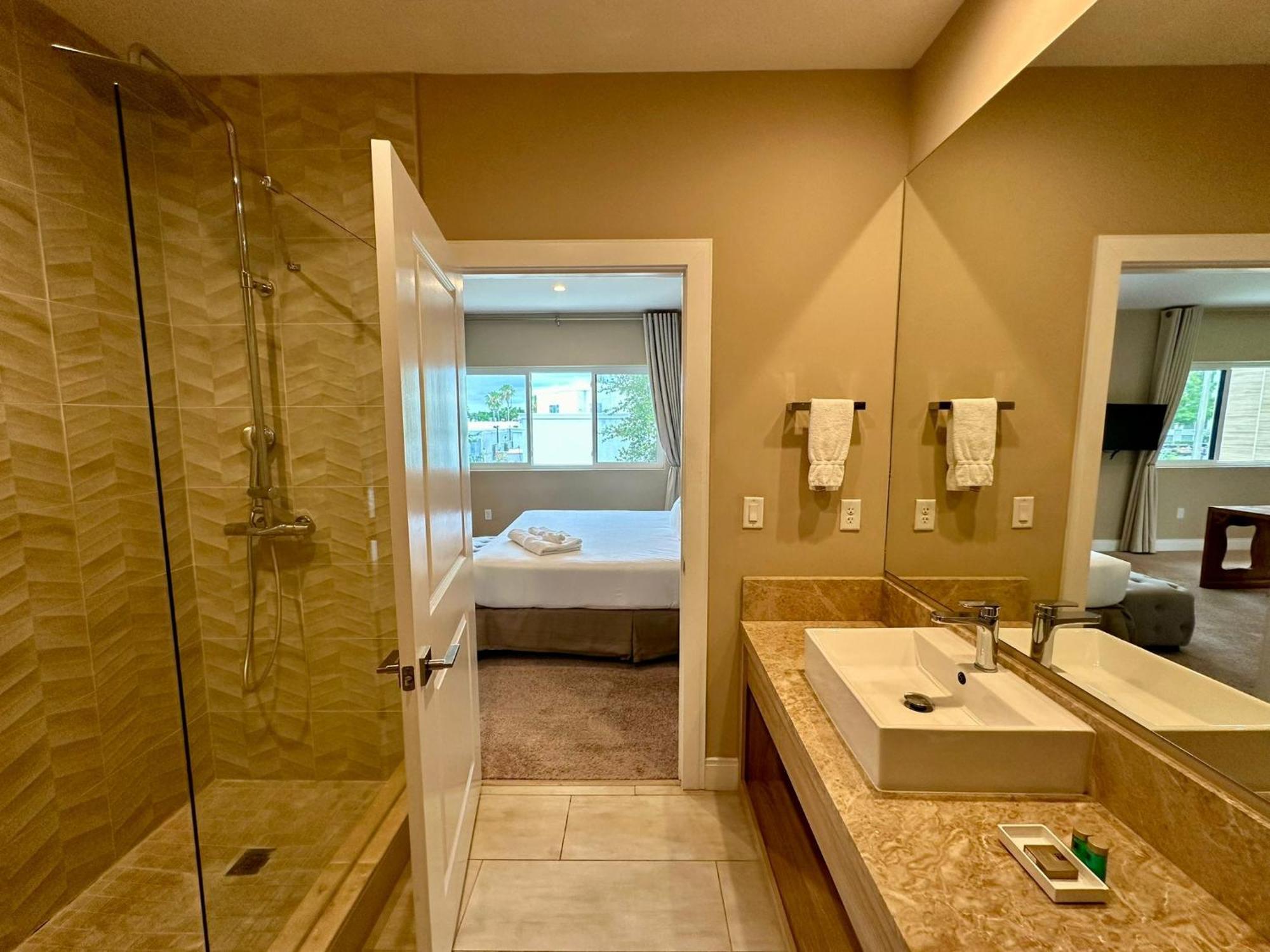 Luxury Home In Orlando With Private Hot Tub - 7 Min From Disney Parks - 3 Bedrooms And 4 Bathrooms! 외부 사진