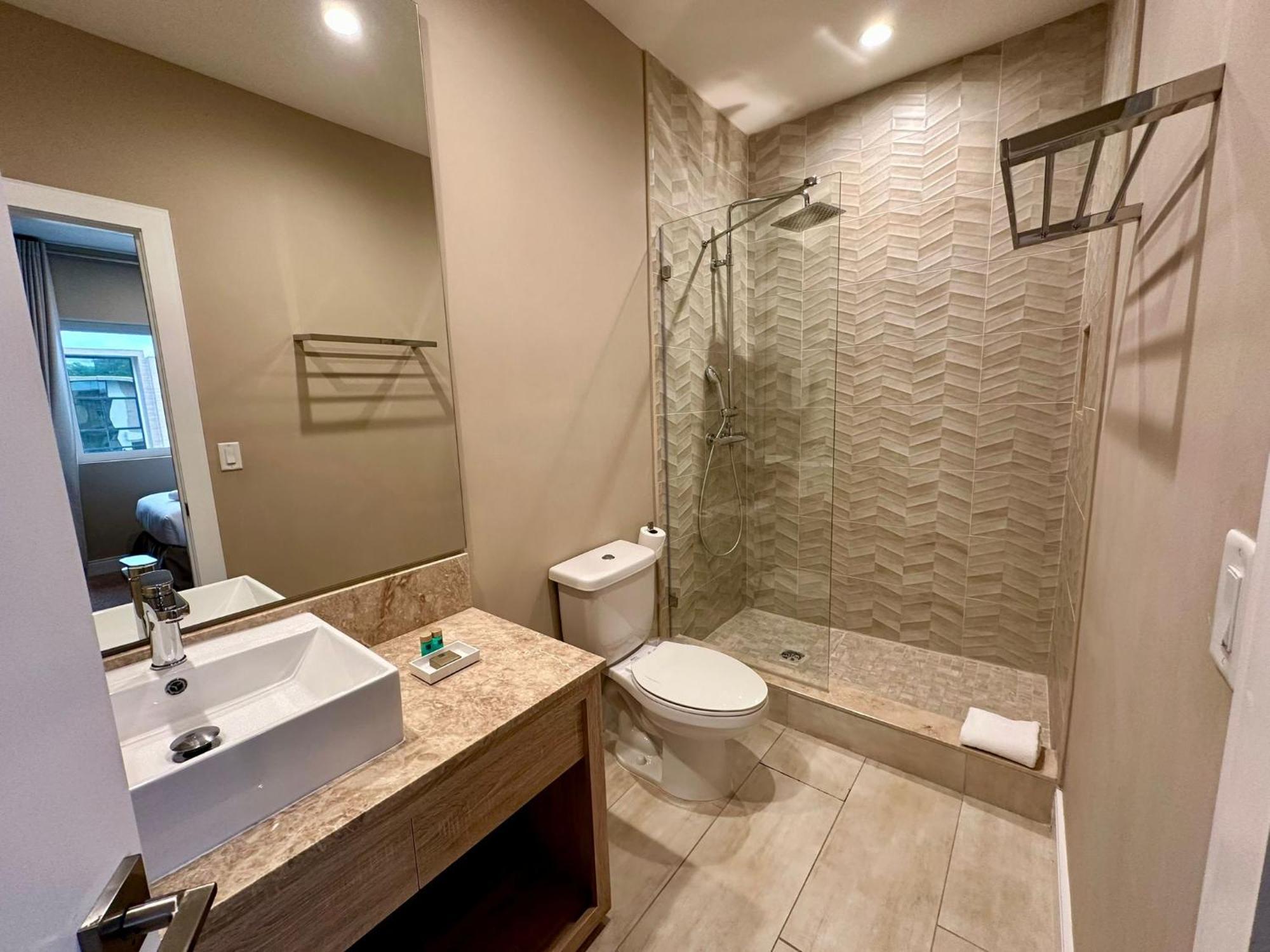 Luxury Home In Orlando With Private Hot Tub - 7 Min From Disney Parks - 3 Bedrooms And 4 Bathrooms! 외부 사진