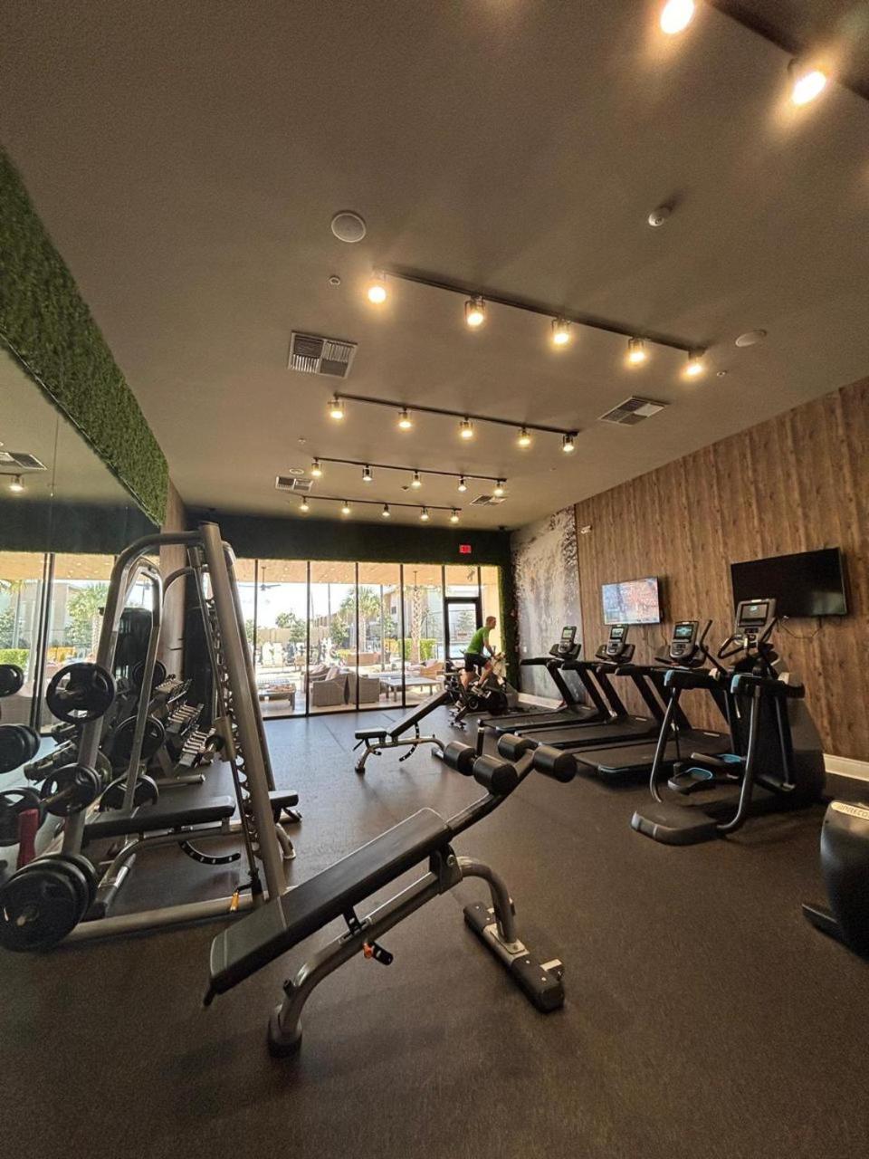 Luxury Home In Orlando With Private Hot Tub - 7 Min From Disney Parks - 3 Bedrooms And 4 Bathrooms! 외부 사진